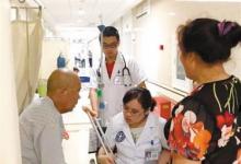 輪椅女醫生堅持工作走紅:讓患者滿意再辛苦也值