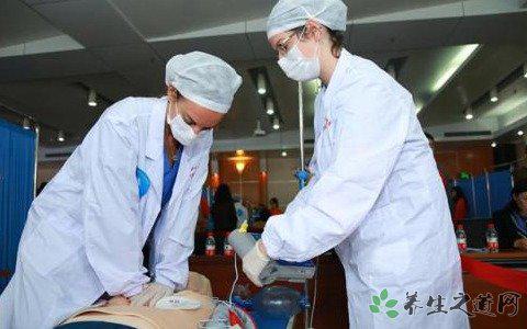 游客春節爬山中暑 中暑怎么緊急處理 游客春節爬山中暑 中暑怎么緊急處理