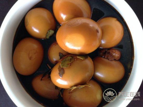 網(wǎng)紅直播吞近百顆雞蛋，太嚇人