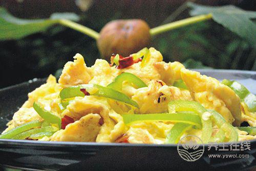 網(wǎng)紅直播吞近百顆雞蛋，太嚇人