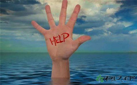 收走手機跳河輕生 遇到溺水怎么施救 收走手機跳河輕生 遇到溺水怎么施救