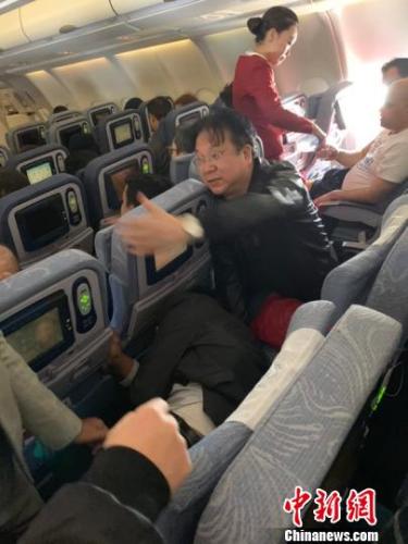 國際航班上乘客突發(fā)疾病 四川中醫(yī)針灸救人