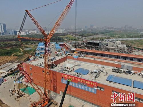 合肥綜合性國家科學(xué)中心離子醫(yī)學(xué)中心主設(shè)備成功吊裝