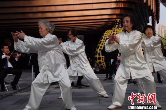 世界帕金森日：當(dāng)太極遇上交響樂 共譜交響愛之歌