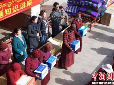 攜手民企送暖心服務(wù) 西藏婦聯(lián)“巾幗關(guān)愛(ài)”活動(dòng)進(jìn)寺廟