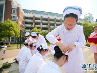 江蘇南通:授帽儀式迎接護士節