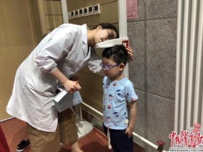 孩子有點(diǎn)矮？專(zhuān)家教你識(shí)別是遺傳還是矮小癥