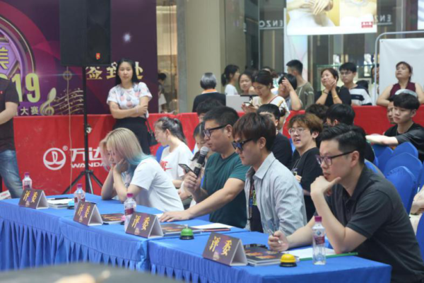 歐萊美“唱響2019”歌唱大賽第一場海選在萬達廣場拉開帷幕