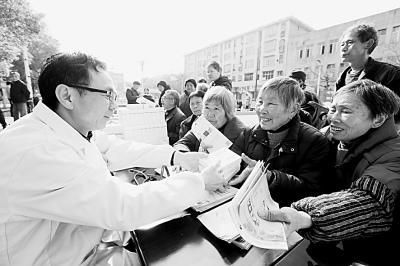 中國健康扶貧:推動貧困地區疾病預防關口前移-易網健康<a href=http://www.xllyou.com/jkys/ target=_blank class=infotextkey>養生</a>網 中國健康扶貧:推動貧困地區疾病預防關口前移