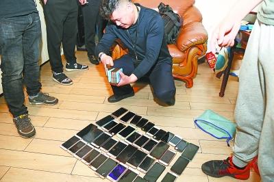 武漢“神醫”沒學過醫 成本不到100元藥物竟賣5000元-易網健康<a href=http://www.xllyou.com/jkys/ target=_blank class=infotextkey>養生</a>網 武漢“神醫”沒學過醫 成本不到100元藥物竟賣5000元