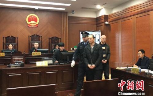 生產(chǎn)銷售假藥案:父子“配合”制售假藥獲利逾460余萬元-易網(wǎng)健康<a href=http://www.xllyou.com/jkys/ target=_blank class=infotextkey>養(yǎng)生</a>網(wǎng) 生產(chǎn)銷售假藥案:父子“配合”制售假藥獲利逾460余萬元