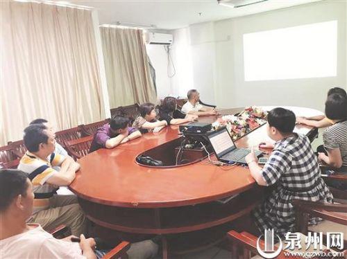 泉州：起底黑護工！持證護理員一天要價200元 只是看你一眼