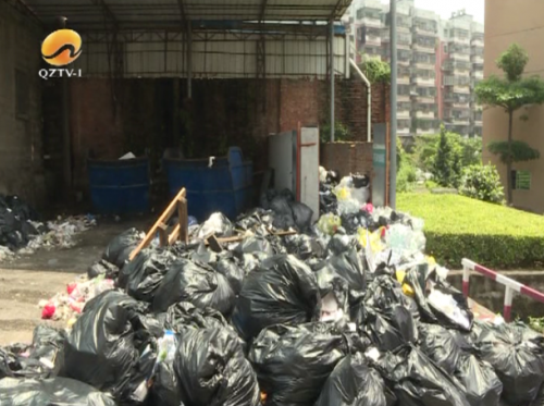 惠安縣醫院內垃圾堆積半個月 附近居民擔心健康隱患-易網健康養生網 惠安縣醫院內垃圾堆積半個月 附近居民擔心健康隱患