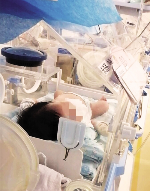 新生兒在廣州敦南真愛月子中心住了22天得肺炎?家屬:質(zhì)疑護(hù)理人員資質(zhì)-易網(wǎng)健康<a href=http://www.xllyou.com/jkys/ target=_blank class=infotextkey>養(yǎng)生</a>網(wǎng) 新生兒在廣州敦南真愛月子中心住了22天得肺炎?家屬:質(zhì)疑護(hù)理人員資質(zhì)