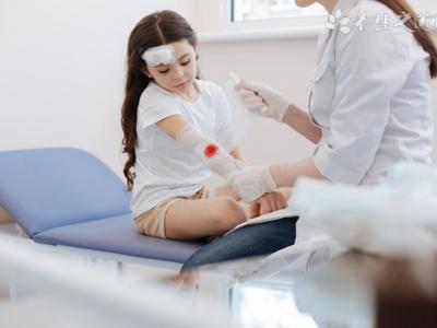 杭州市男子捅馬蜂窩 被馬蜂蜇了怎么處理