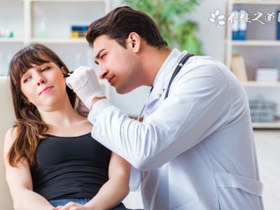 美國新冠感柒病例超出427萬 新冠病毒會造成聽力下降嗎