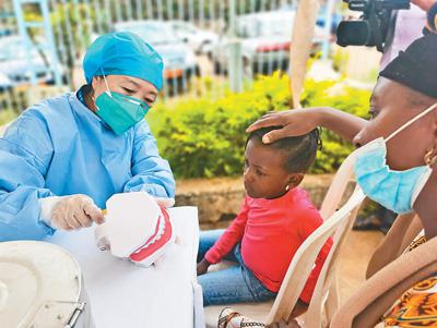 白衣執甲，用奉獻詮釋大愛