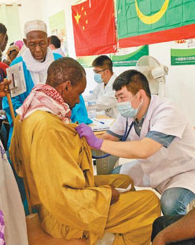 白衣執甲，用奉獻詮釋大愛