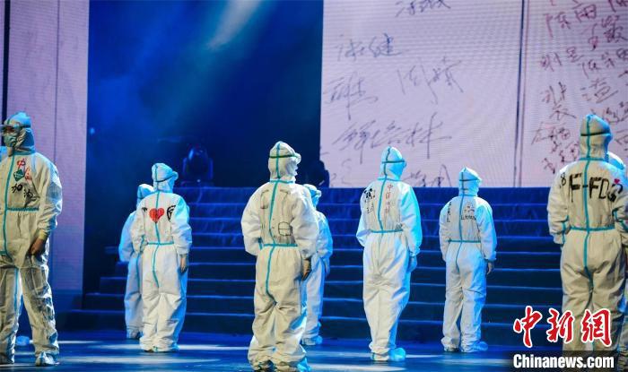 武漢同濟醫院建院120周年 援鄂醫療隊員為其“慶生”