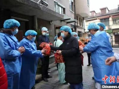 醫(yī)院“閉環(huán)管理”隔離不隔愛(ài)  ICU開(kāi)啟“云探視”架起溝通橋梁