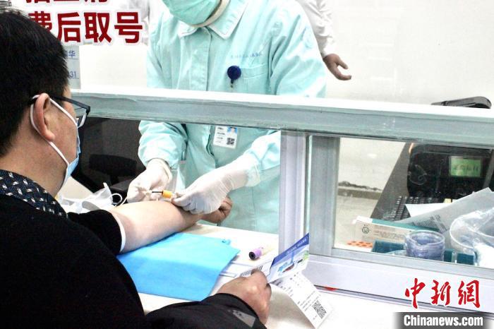 “全國愛肝日”無錫開展全民科普公益義診 呵護市民“心肝寶貝”