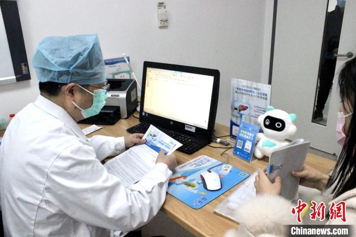 “全國愛肝日”無錫開展全民科普公益義診 呵護市民“心肝寶貝”