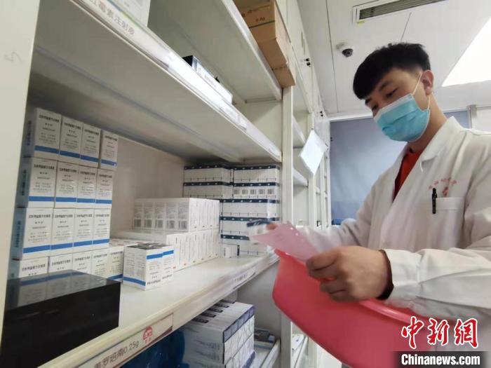 醫(yī)院“后廚人”：雙眼掃描歸納器械 大腦檢索定位藥品