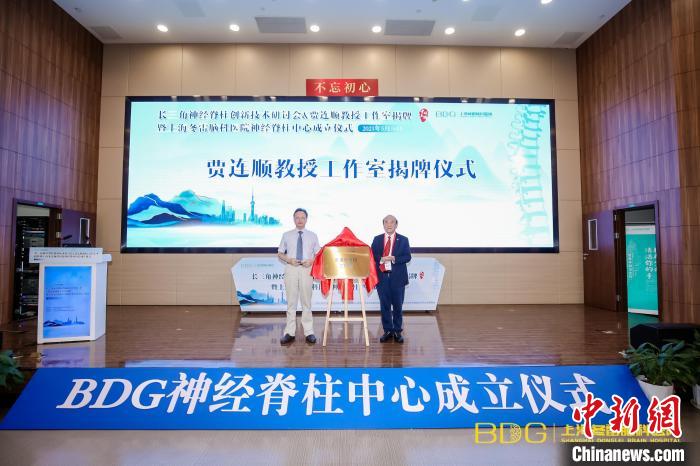 中國(guó)專家將神經(jīng)內(nèi)鏡等技術(shù)應(yīng)用于脊椎手術(shù)  更精準(zhǔn)、微創(chuàng)