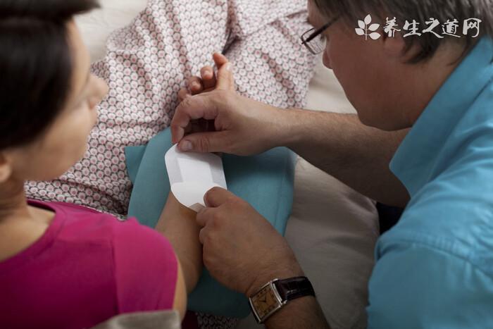 約70%卵巢癌患者發(fā)現(xiàn)就是晚期 如何預(yù)防卵巢癌-易網(wǎng)健康<a href=http://www.xllyou.com/jkys/ target=_blank class=infotextkey>養(yǎng)生</a>網(wǎng) 約70%卵巢癌患者發(fā)現(xiàn)就是晚期 如何預(yù)防卵巢癌