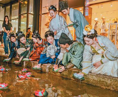 消費(fèi)旺盛活力十足(經(jīng)濟(jì)聚焦)-易網(wǎng)健康<a href=http://www.xllyou.com/jkys/ target=_blank class=infotextkey>養(yǎng)生</a>網(wǎng) 消費(fèi)旺盛活力十足(經(jīng)濟(jì)聚焦)