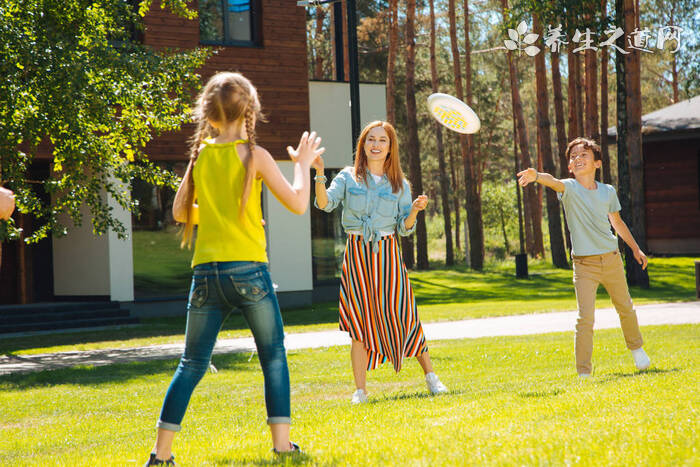 夏至炎熱升級夏季版圖擴至東北 夏至吃什么解暑-易網(wǎng)健康<a href=http://www.xllyou.com/jkys/ target=_blank class=infotextkey>養(yǎng)生</a>網(wǎng) 夏至炎熱升級夏季版圖擴至東北 夏至吃什么解暑