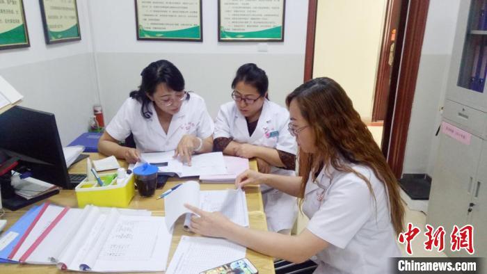 女醫(yī)生田間地頭宣講“兩癌”篩查：婦女觀念轉(zhuǎn)變，更主動(dòng)了