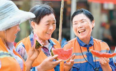 三伏天來了，小心中暑?。ń】抵蓖ㄜ嚕ǖ?1站））