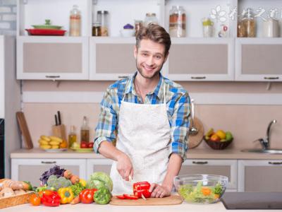 加拿大女子自認“前世是仙女” 整形成“精靈”