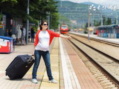 載735人列車被困鄭州超40小時 已斷水斷糧急需救援！