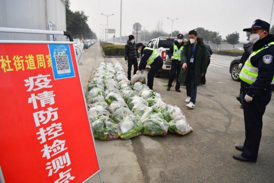 啃下這塊“硬骨頭”!——西安城中村防疫狀況一線直擊-易網(wǎng)健康<a href=http://www.xllyou.com/jkys/ target=_blank class=infotextkey>養(yǎng)生</a>網(wǎng) 啃下這塊“硬骨頭”!——西安城中村防疫狀況一線直擊