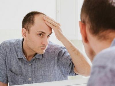 禿頭有救啦！一身雞皮疙瘩竟與生發有關，禿頭青年必看