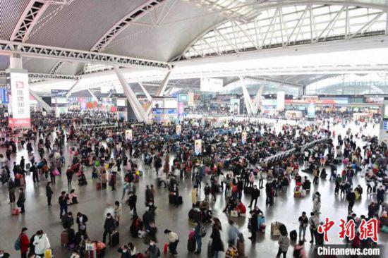 春節返程火車票將開搶返鄉防疫注意事項都在這里!-易網健康<a href=http://www.xllyou.com/jkys/ target=_blank class=infotextkey>養生</a>網 春節返程火車票將開搶返鄉防疫注意事項都在這里!