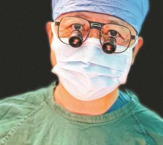 青年醫生除夕夜挽救兩條生命他說這是最好的春節禮物