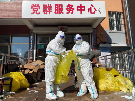 遼寧綏中一線疫情防控人員掃描-易網健康<a href=http://www.xllyou.com/jkys/ target=_blank class=infotextkey>養生</a>網 遼寧綏中一線疫情防控人員掃描