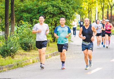 全民健身添彩美好生活-易網(wǎng)<a href=http://www.xllyou.com/ target=_blank class=infotextkey>健康養(yǎng)生</a>網(wǎng) 全民健身添彩美好生活