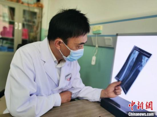 青海澤曲草原見聞:從“回族曼巴小馬”到中國“最美醫生”-易網健康<a href=http://www.xllyou.com/jkys/ target=_blank class=infotextkey>養生</a>網 青海澤曲草原見聞:從“回族曼巴小馬”到中國“最美醫生”