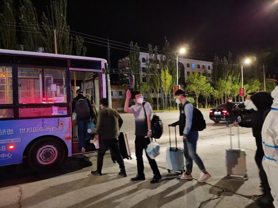 青海多舉措保障疫情滯留游客返程及學(xué)生上學(xué)