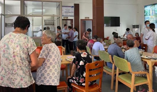 養老護理行業日漸興起：從業者多了認同感高了