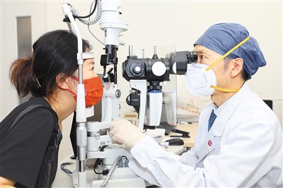 周行濤:守護心靈的窗口(健康故事匯·最美醫生)-易網<a href=http://www.xllyou.com/ target=_blank class=infotextkey>健康養生</a>網 周行濤:守護心靈的窗口(健康故事匯·最美醫生)