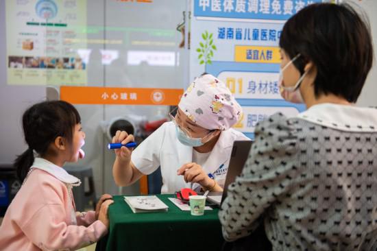 送你一份秋冬季青少年兒童中醫(yī)保健寶典-易網(wǎng)健康<a href=http://www.xllyou.com/jkys/ target=_blank class=infotextkey>養(yǎng)生</a>網(wǎng) 送你一份秋冬季青少年兒童中醫(yī)保健寶典