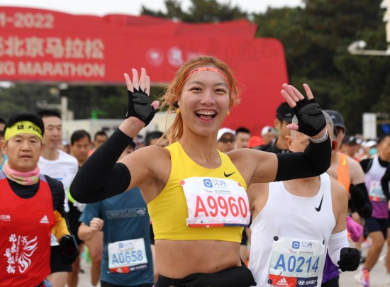 奔跑,繪就城市靚麗的風景——從北京馬拉松看全民健身熱潮-易網健康養生網 奔跑,繪就城市靚麗的風景——從北京馬拉松看全民健身熱潮
