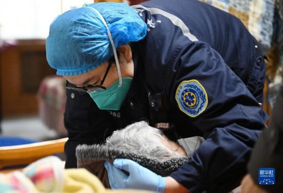 天津:與時間賽跑的120急救先鋒護佑急危重癥病人-易網(wǎng)健康<a href=http://www.xllyou.com/jkys/ target=_blank class=infotextkey>養(yǎng)生</a>網(wǎng) 天津:與時間賽跑的120急救先鋒護佑急危重癥病人