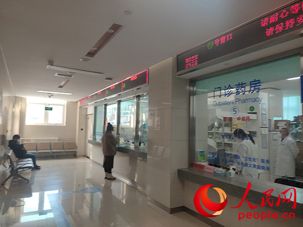 探訪北京市部分社區(qū)醫(yī)院:綠色通道保障藥品供應(yīng)充足-易網(wǎng)健康養(yǎng)生網(wǎng) 探訪北京市部分社區(qū)醫(yī)院:綠色通道保障藥品供應(yīng)充足