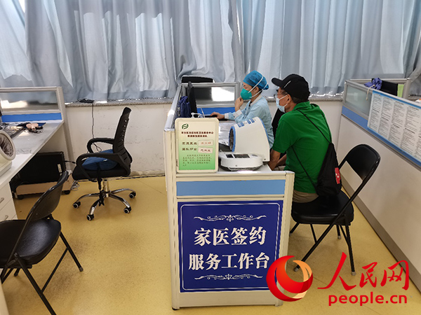 探訪北京市部分社區(qū)醫(yī)院:綠色通道保障藥品供應(yīng)充足-易網(wǎng)健康養(yǎng)生網(wǎng) 探訪北京市部分社區(qū)醫(yī)院:綠色通道保障藥品供應(yīng)充足